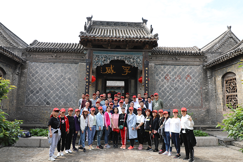 喜迎建國70周年 聯(lián)興集團組織職工到紅旗渠太行山參觀學(xué)習(xí)